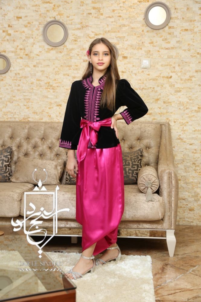 Karakou rose et noir fille